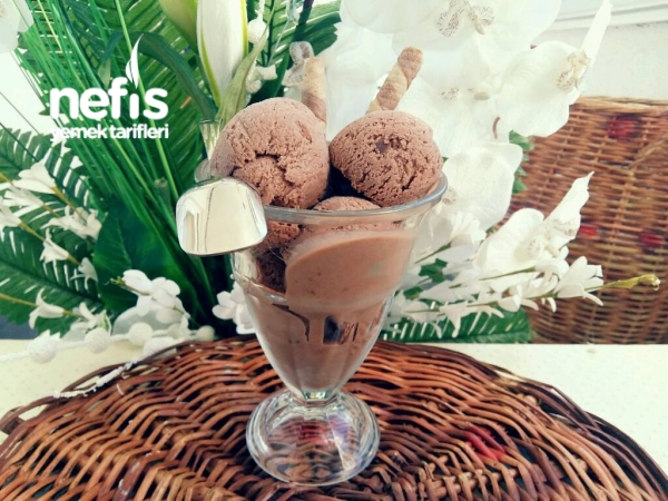 Çikolatalı Hakiki Dondurma (Çikolata Parçalı)
