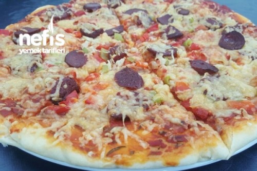 Sucuklu Pizza Tarifi ile ilgili görsel sonucu
