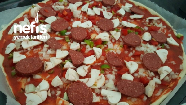Yumusacik Sucuklu Pizza Tarifi