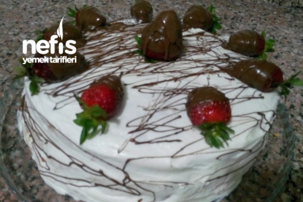 Vanilyalı Çilekli Pasta Nefis Yemek Tarifleri