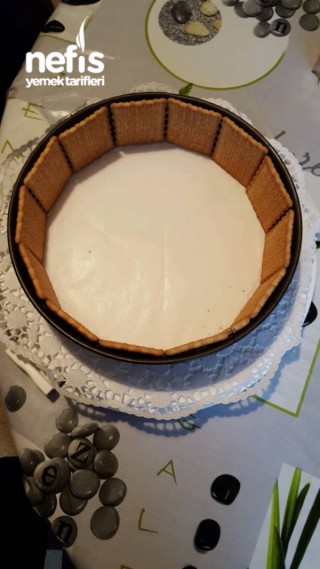 Çilekli Buskuvili Pasta