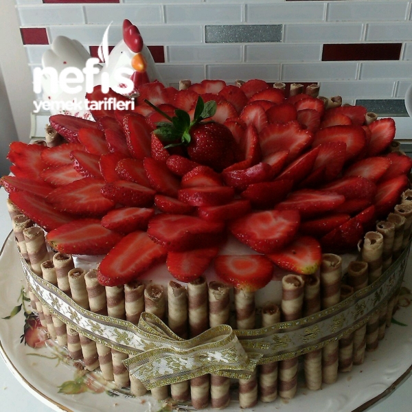 Çilekli Pasta Tarifi Nefis Yemek Tarifleri 1949417
