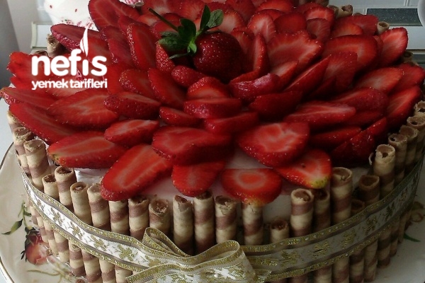 Çilekli Pasta Tarifi Nefis Yemek Tarifleri 1949417