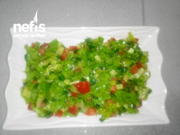 Yeşillikli Salatam Ve Sosu