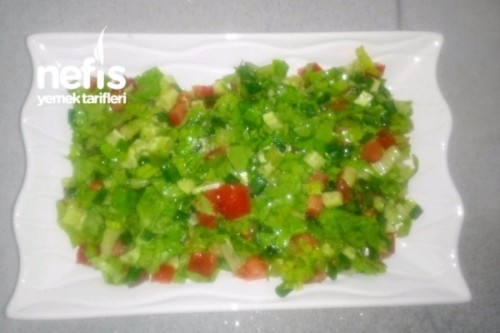Yeşillikli Salatam Ve Sosu Tarifi