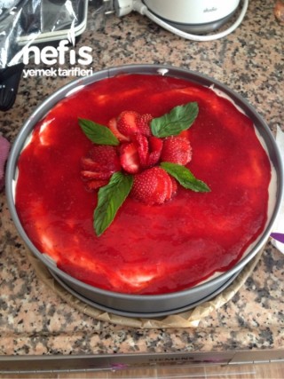 Çilekli Cheescake (pişmeyen)