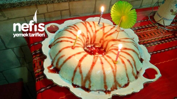Bol hindistan cevizli çilekli irmik pastası