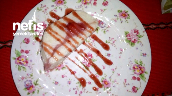 Bol hindistan cevizli çilekli irmik pastası