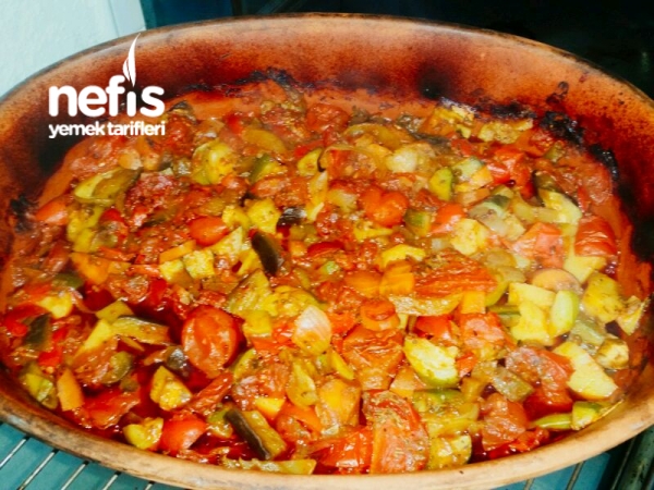 Güveçte Etli Türlü (Lokum Gibi) Kekikli Nefis Yemek Tarifleri