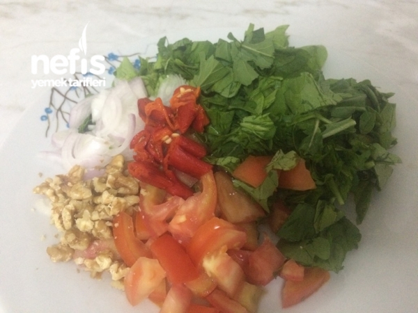 Cevızli Koz Bıberlı Roka Salatası