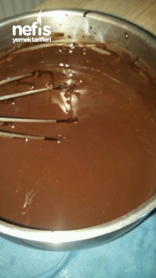 Çikolata Soslu Pasta (çikolata Krizine Birebir)