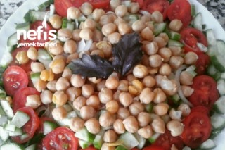 Közlenmiş Patlıcanlı Nohut Salatası Tarifi