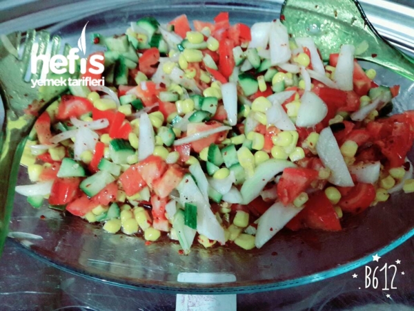 Renkli Ve Nar Eksili Mevsim Salatası