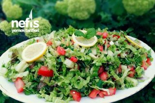 Ekşili Soslu Mevsim Yeşillikleri Salatası Tarifi