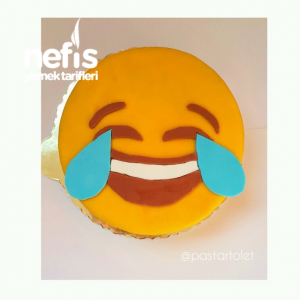 Gülen Emoji Pastasının Yapılışı Gülen Emoji Pastasının Yapılışı