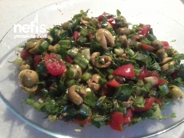 Kahvaltı İçin Yeşil Zeytin Salatası