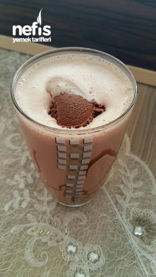 Karamel Soslu Çikolatalı Milkshake
