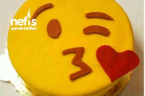 Gülen Emoji Pastasının Yapılışı Gülen Emoji Pastasının Yapılışı