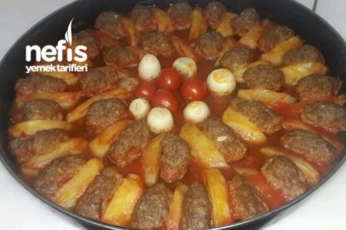 FIRINDA PAPATESLİ KÖFTE FIRINDA PAPATESLİ KÖFTE
