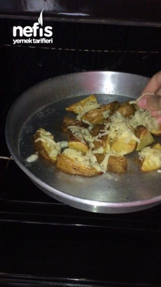 Εύκολες ψητές πατάτες Cheddar
