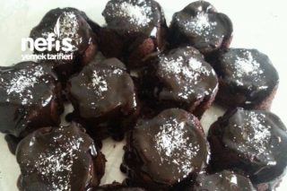 Çikolata Soslu Muffin (Islak Kek Tadında) Tarifi