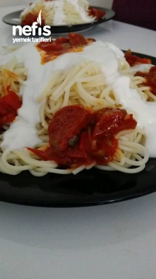 Sucuk Soslu Yoğurtlu Spagetti Makarna