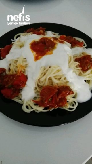Sucuk Soslu Yoğurtlu Spagetti Makarna