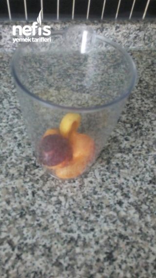 (bebekler İçin) Kaymaklı Meyveli Yoğurt