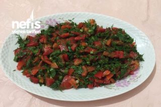 Yeşillikli Köz Biber Salatası Tarifi