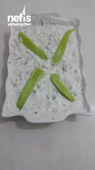 Yoğurtlu Erişte Salatası