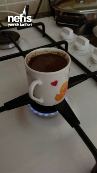 Ocakta Tek Kişilik Fincanda Çikolatalı Türk Kahvesi