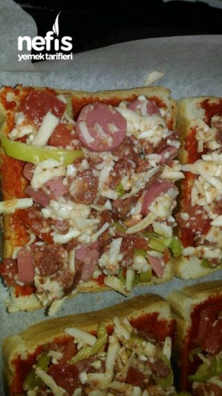 Ekmekçik Pizzalar (bol Malzemos)