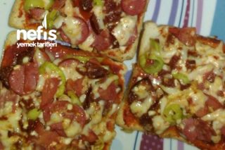 Ekmekçik Pizzalar (Bol Malzemos) Tarifi