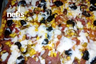 Bol Malzemeli Ev Pizzası Tarifi