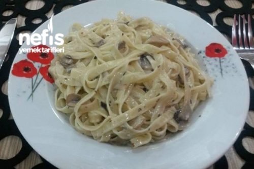 Alfredo Soslu Tavuklu Mantarlı Fettucine Makarna Tarifi