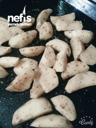 Fırında Közlenmiş Tadında Baharatlı Patatesler