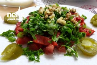 Salata "Közlenmiş Biberli" Tarifi