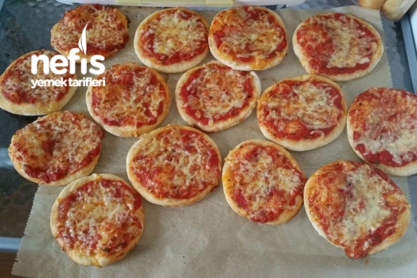 Minik Pizzalar Nefis Yemek Tarifleri 2469525