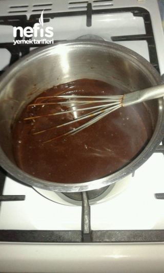 Çikolata Soslu Pratik Kek