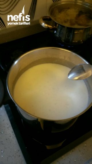 Sarımsaklı Yoğurt Çorbası