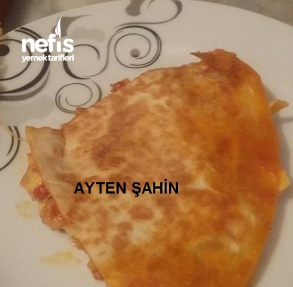 Tavuklu Kapalı Pizza ( Lavaş Ekmeğiyle )