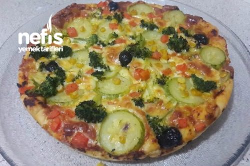 Sebze Şöleni Pizza (Veganlara Özel Olabilir) Tarifi