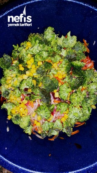 Ayvalı Kerevizli Brokoli Salatası