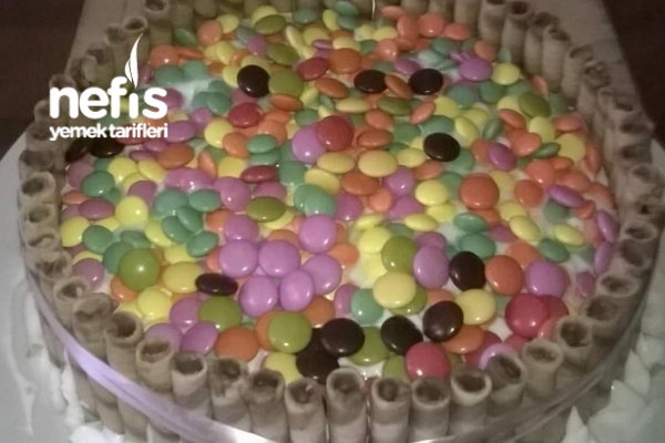 Rulo Kat İçinde Bonibonlu Pasta Nefis Yemek Tarifleri