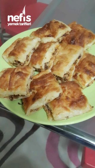 Siyah Mercimekli Börek