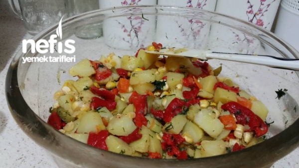 Yoğurtlu Patates Salatası (Nefis Gün Salatam)