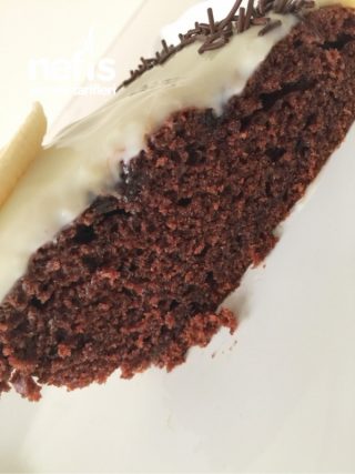 Beyaz Çikolata Soslu Muzlu Kek