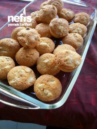 Kuru Kayısılı Hindistan Cevizli Mini Top Kekler