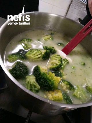 Kremalı Brokoli Çorbası- Kruton İle