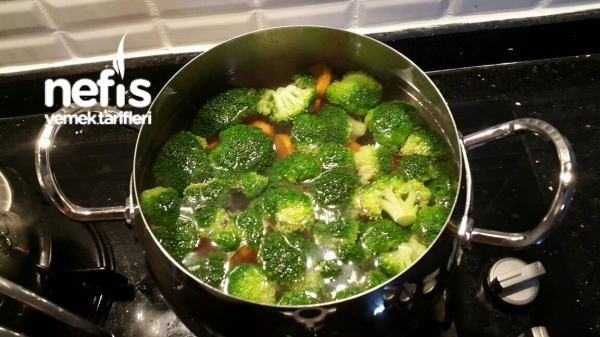 Köz Biberli Brokoli Salatası